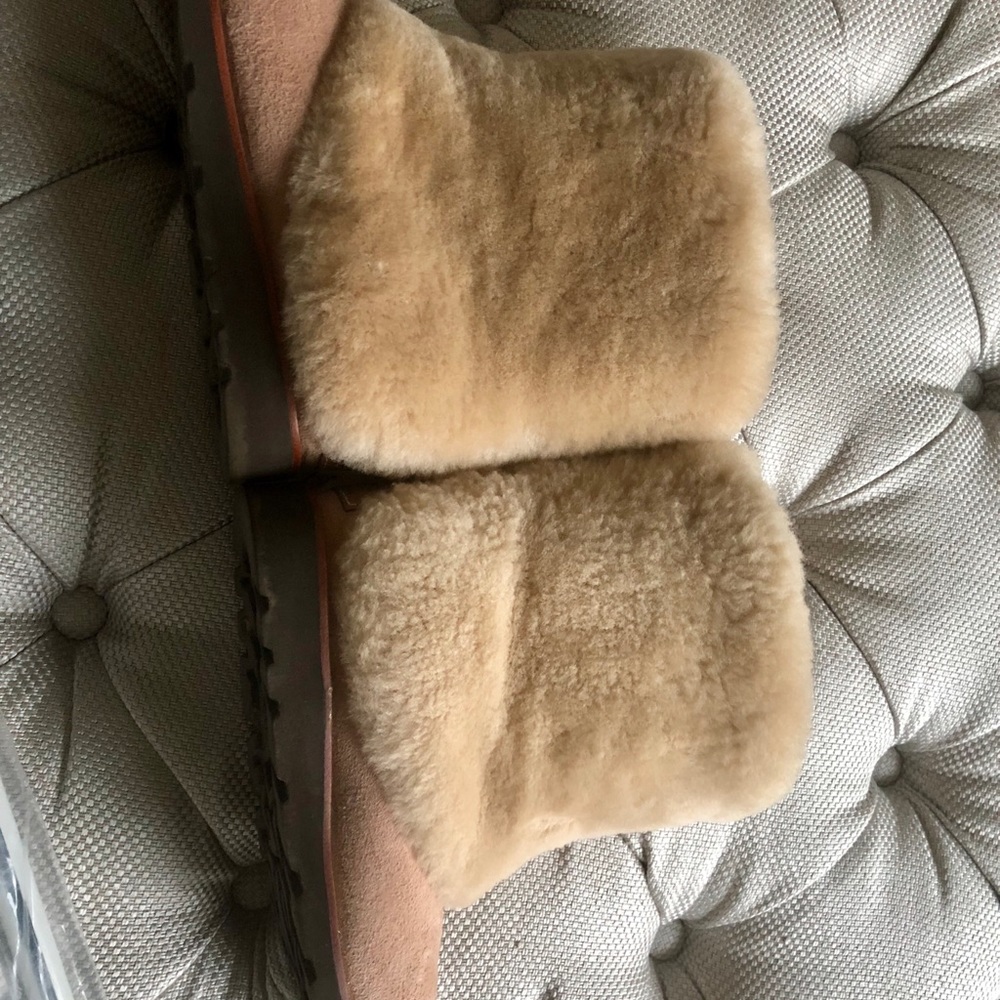 UGG BOOTS ❄️💨 - Picture 4 of 8